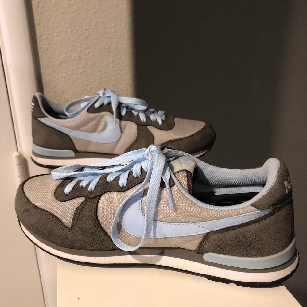 Nike Women's Light Blue and taupe Athletic Sneakers